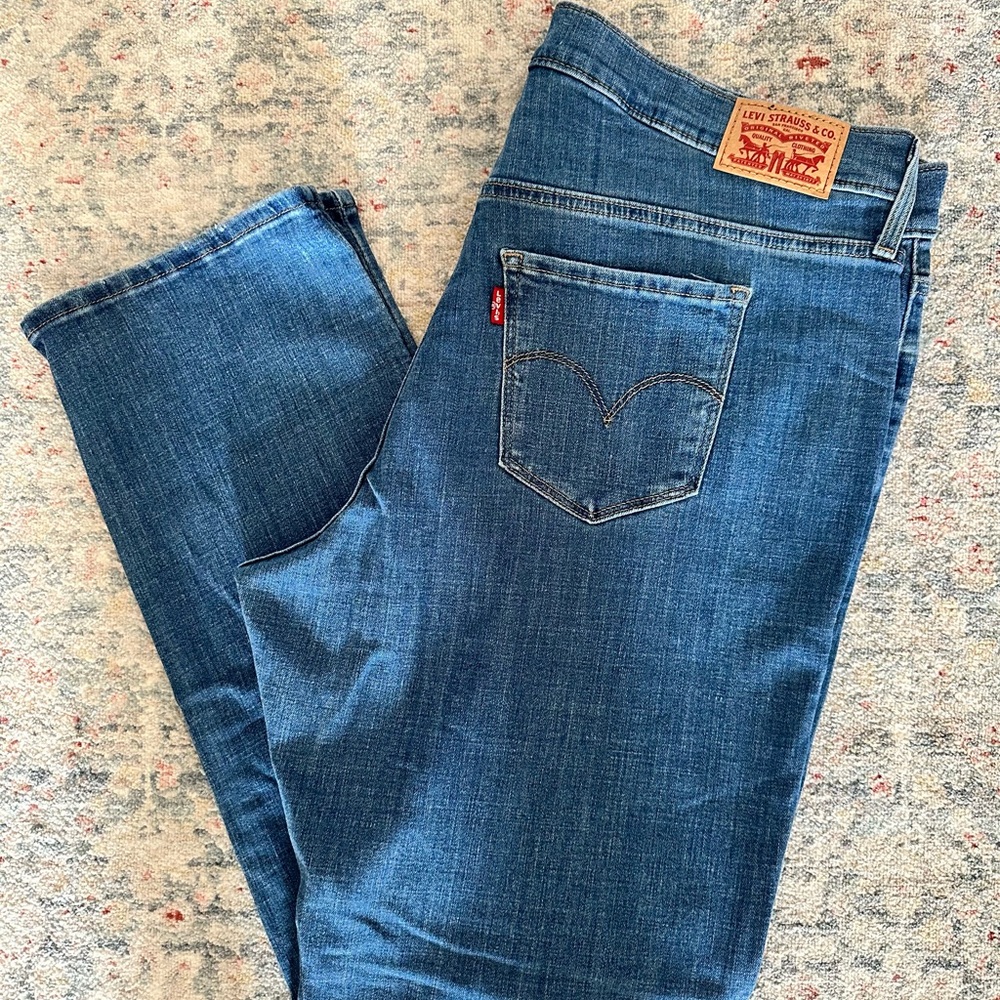 Levi's Women’s 314 Shaping Straight Jeans